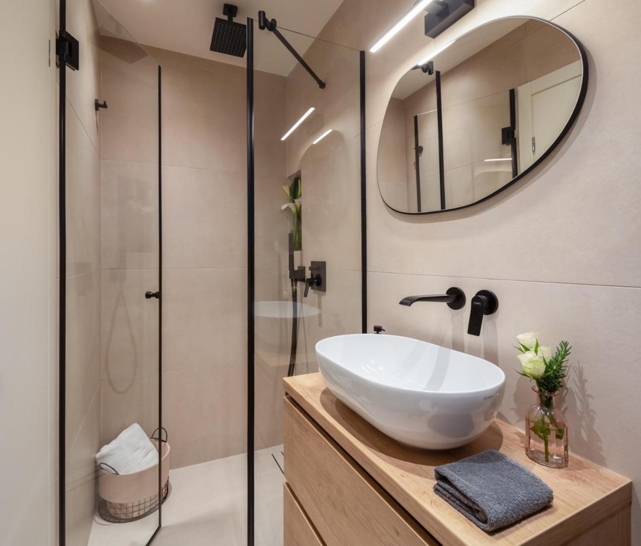 Luxury Apartment Silvery In Split Center With Jacuzzi, Sauna And Parking Exterior photo