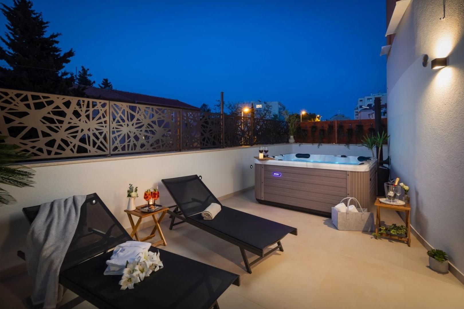 Luxury Apartment Silvery In Split Center With Jacuzzi, Sauna And Parking Exterior photo