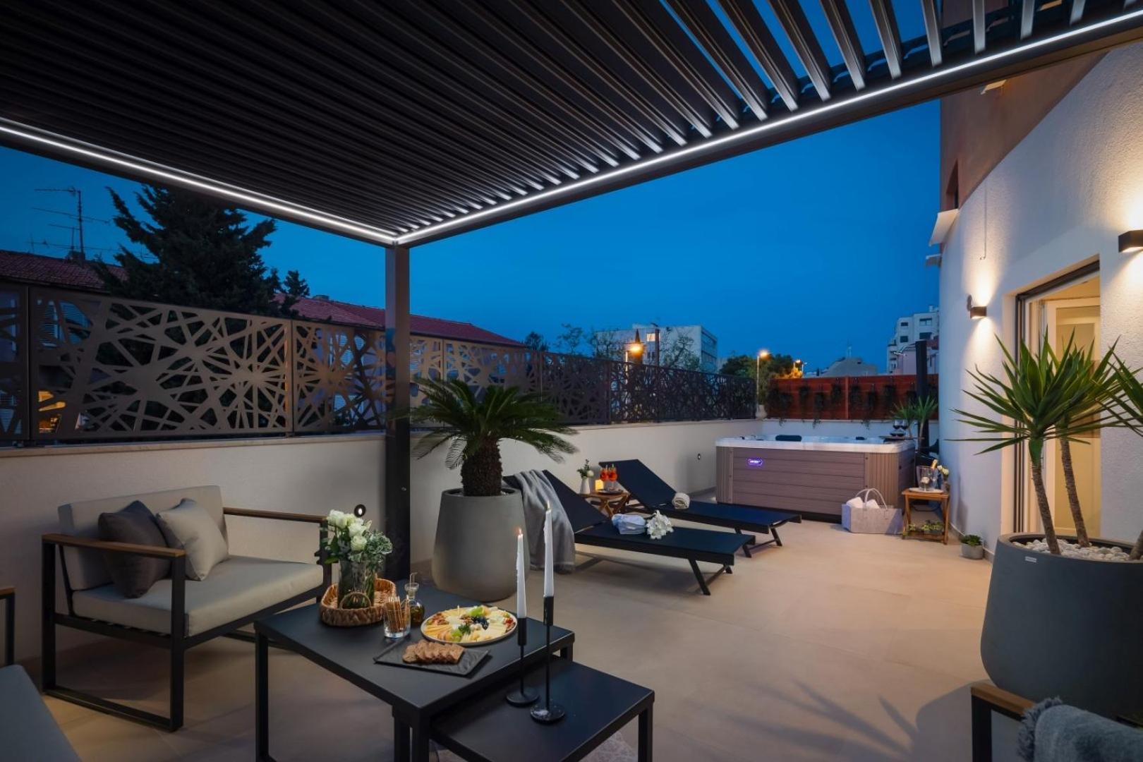 Luxury Apartment Silvery In Split Center With Jacuzzi, Sauna And Parking Exterior photo